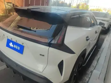 2024 Geely Atlas с пробегом 24 000 км