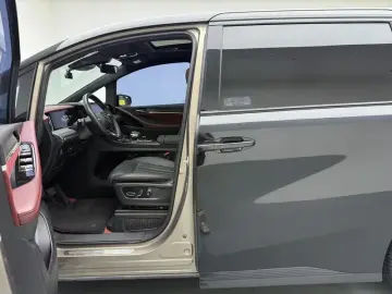 2023 GAC Trumpchi M8 с пробегом 76 900 км