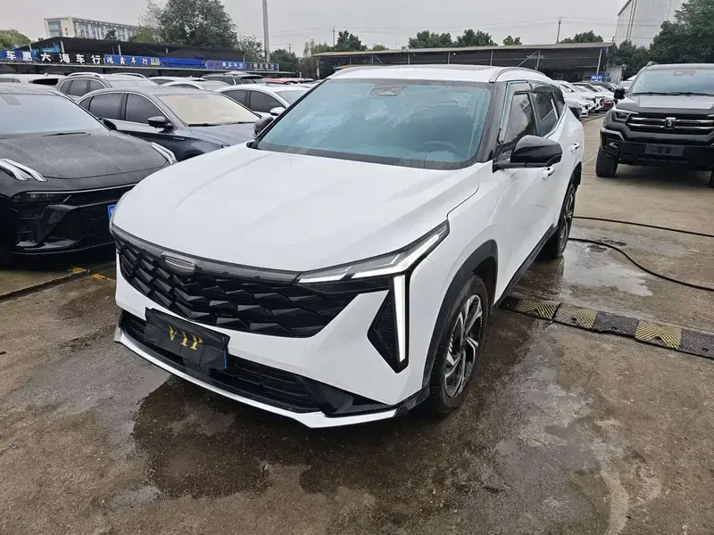 2023 Geely Atlas с пробегом 36 000 км