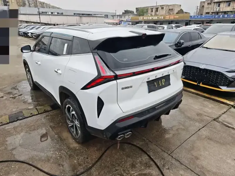 2023 Geely Atlas с пробегом 36 000 км