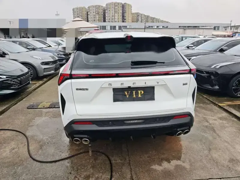 2023 Geely Atlas с пробегом 36 000 км