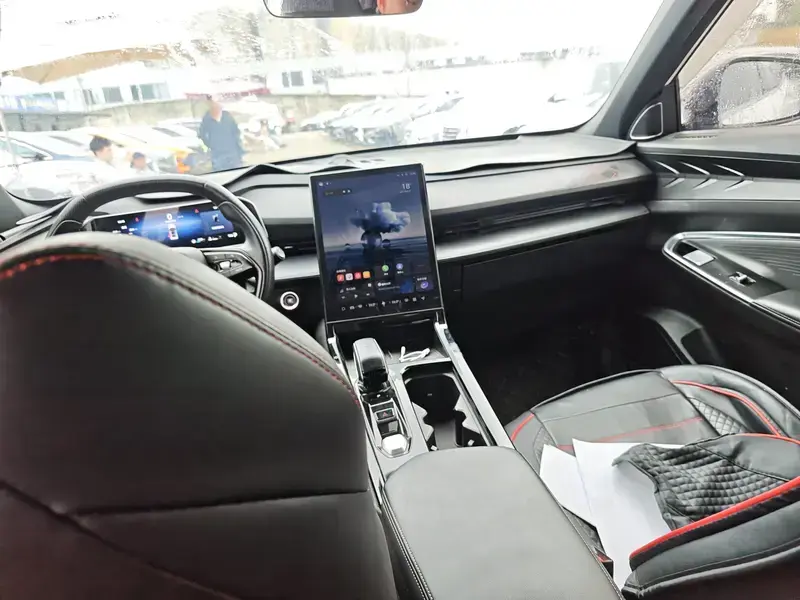 2023 Geely Atlas с пробегом 36 000 км