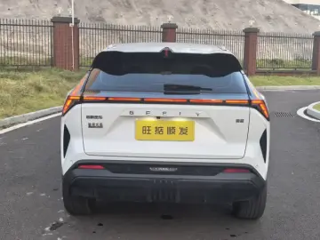 2026 Geely Atlas с пробегом 7 000 км