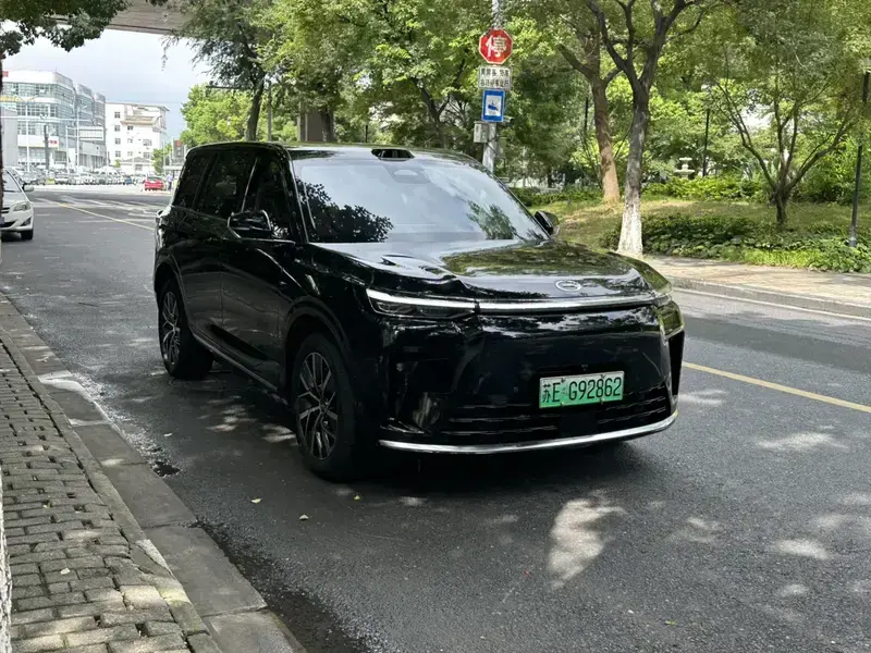 2025 GAC Trumpchi S9 с пробегом 18 000 км