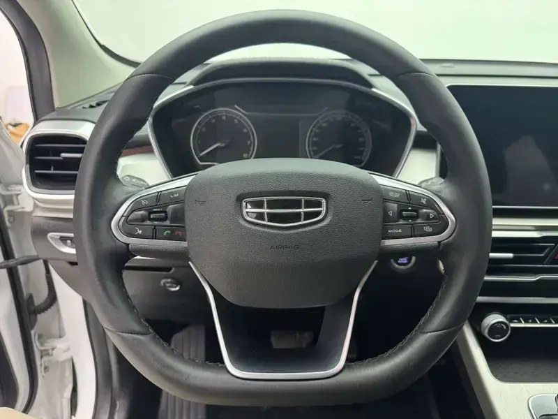 2021 Geely Binyue с пробегом 33 000 км