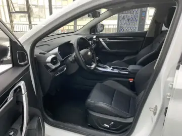 2025 Geely Binyue с пробегом 12 000 км