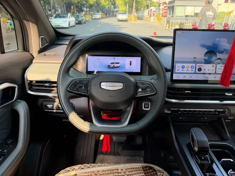 2024 Geely Haoyue L с пробегом 30 000 км