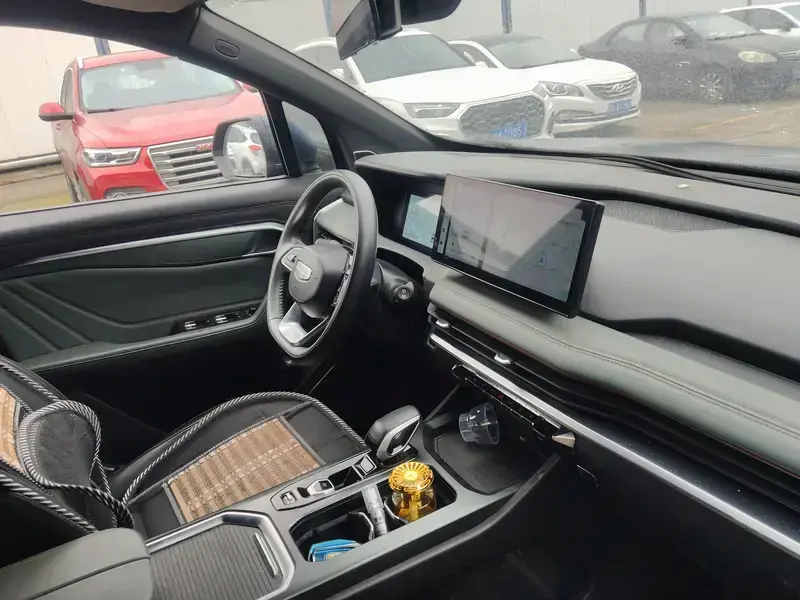 2023 Geely Haoyue L с пробегом 26 000 км
