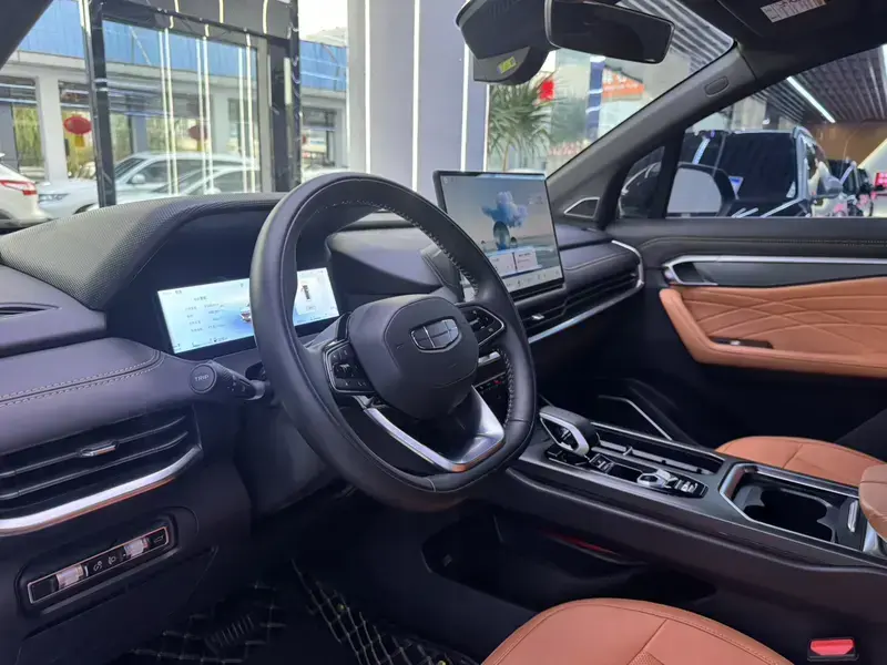 2024 Geely Haoyue L с пробегом 9 800 км