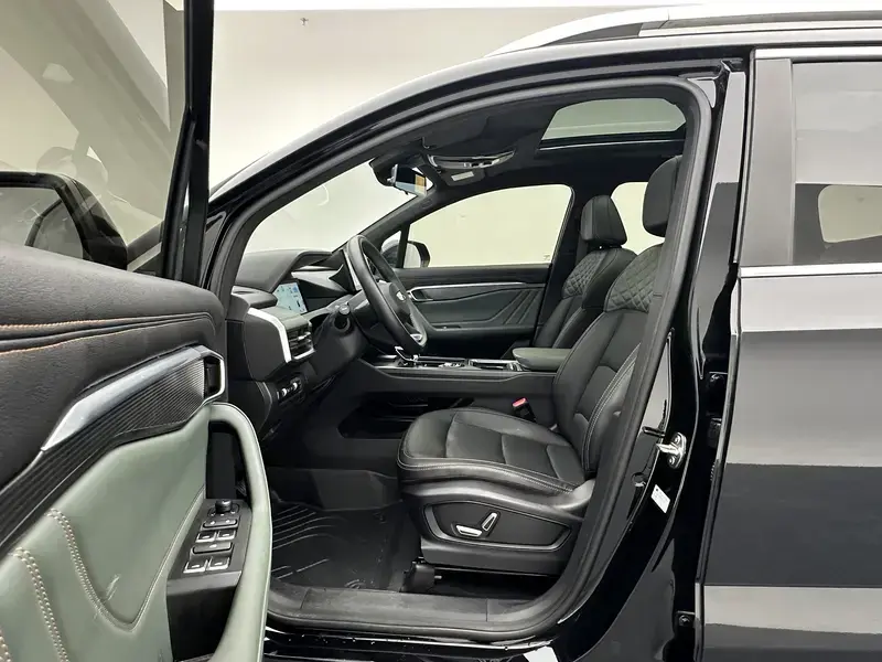 2023 Geely Haoyue L с пробегом 32 900 км