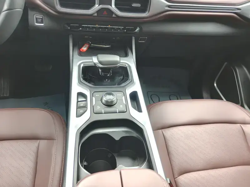 2022 Geely Okavango с пробегом 35 400 км