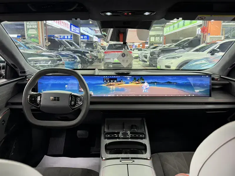 2025 Geely Galaxy E8 с пробегом 9 000 км