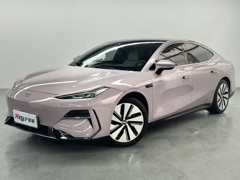 2024 Geely Galaxy E8 с пробегом 47 000 км