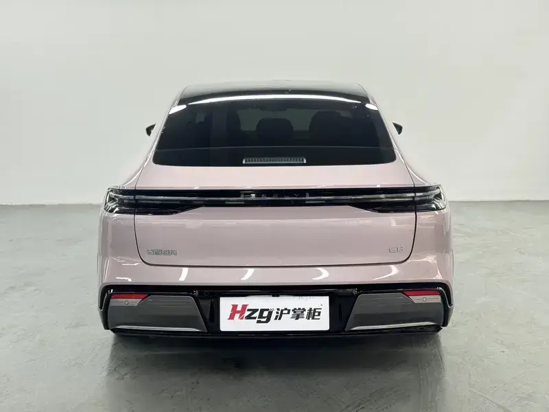 2024 Geely Galaxy E8 с пробегом 47 000 км