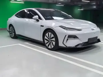 2024 Geely Galaxy E8 с пробегом 194 000 км