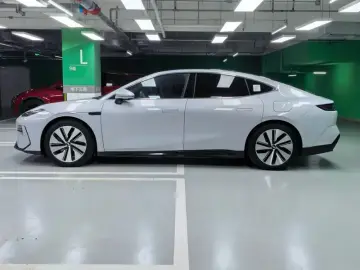 2024 Geely Galaxy E8 с пробегом 194 000 км