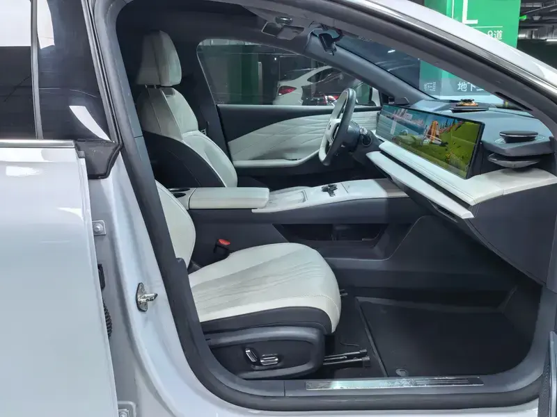 2024 Geely Galaxy E8 с пробегом 194 000 км