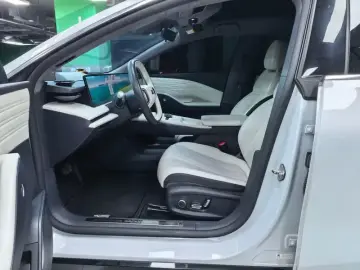 2024 Geely Galaxy E8 с пробегом 194 000 км