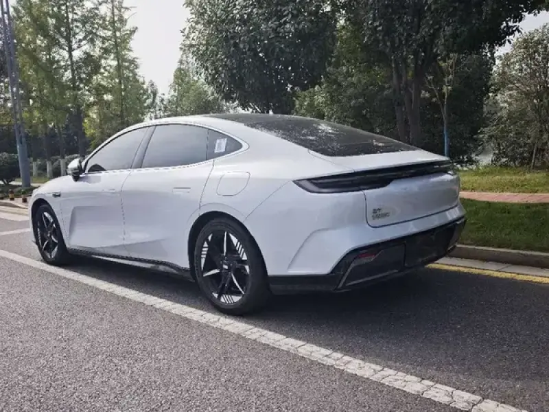 2024 Geely Galaxy E8 с пробегом 32 000 км