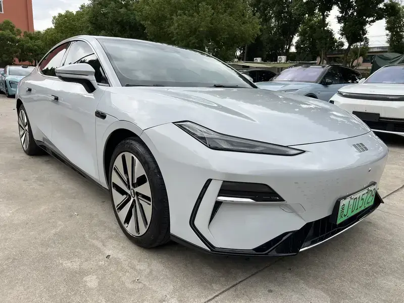 2024 Geely Galaxy E8 с пробегом 54 000 км