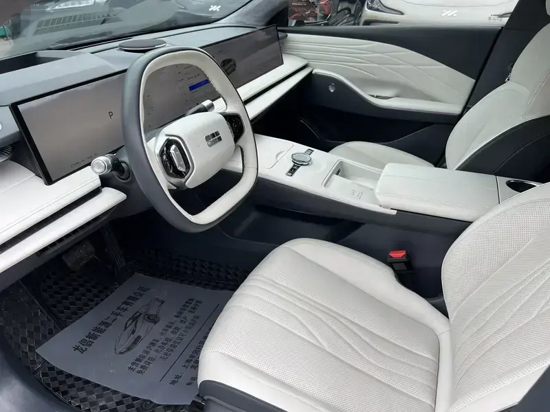2024 Geely Galaxy E8 с пробегом 54 000 км