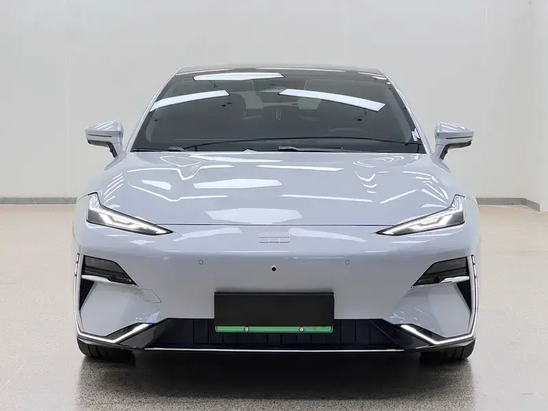 2025 Geely Galaxy E8 с пробегом 21 200 км