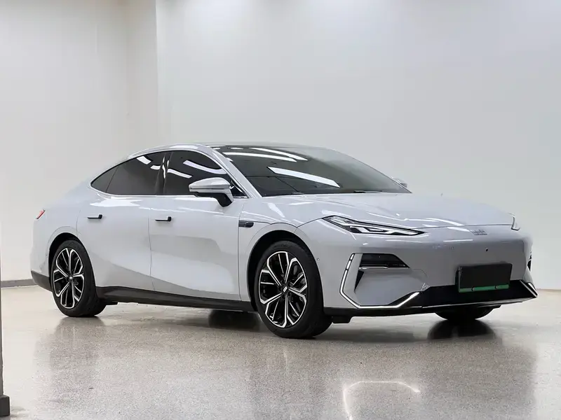 2025 Geely Galaxy E8 с пробегом 21 200 км