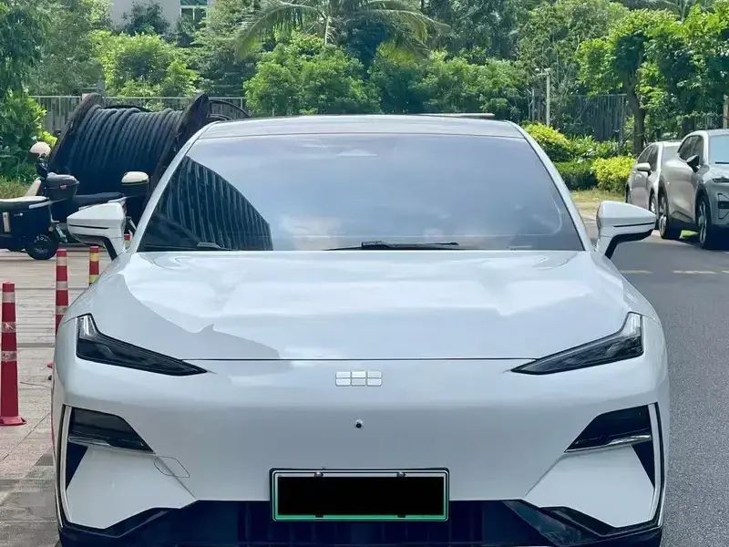 2024 Geely Galaxy E8 с пробегом 60 000 км