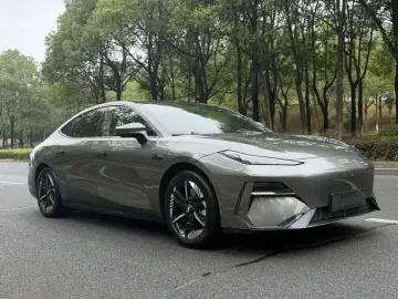 2024 Geely Galaxy E8 с пробегом 38 000 км