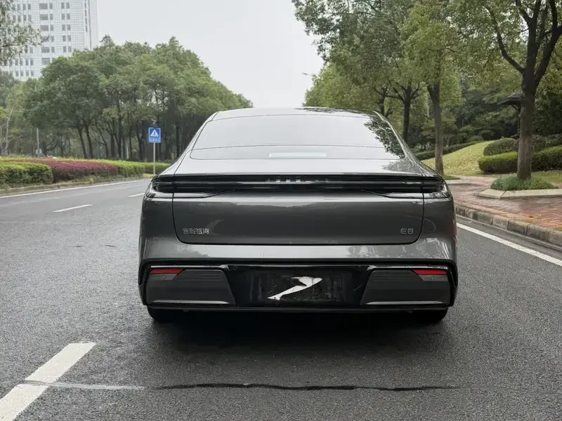 2024 Geely Galaxy E8 с пробегом 38 000 км