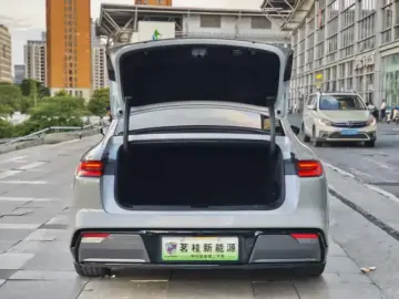 2024 Geely Galaxy E8 с пробегом 50 000 км