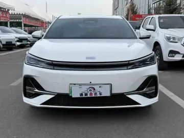 2025 Geely Galaxy A7 с пробегом 23 000 км