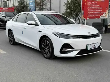 2025 Geely Galaxy A7 с пробегом 23 000 км
