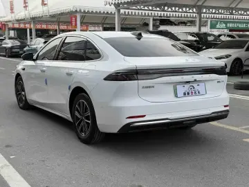 2025 Geely Galaxy A7 с пробегом 23 000 км