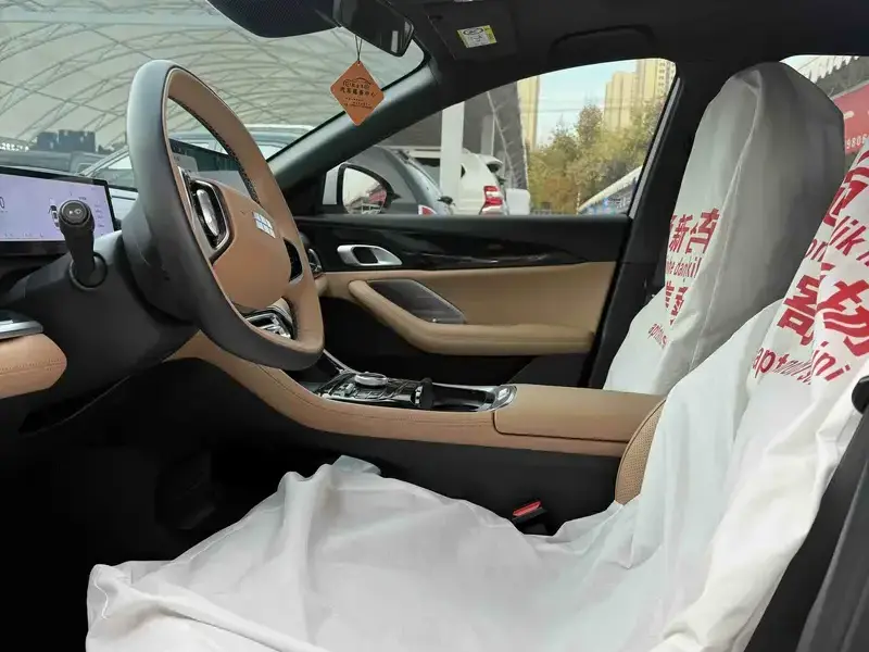 2025 Geely Galaxy A7 с пробегом 23 000 км
