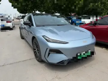 2025 Geely Galaxy E8 с пробегом 16 000 км