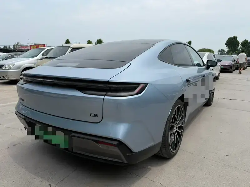 2025 Geely Galaxy E8 с пробегом 16 000 км