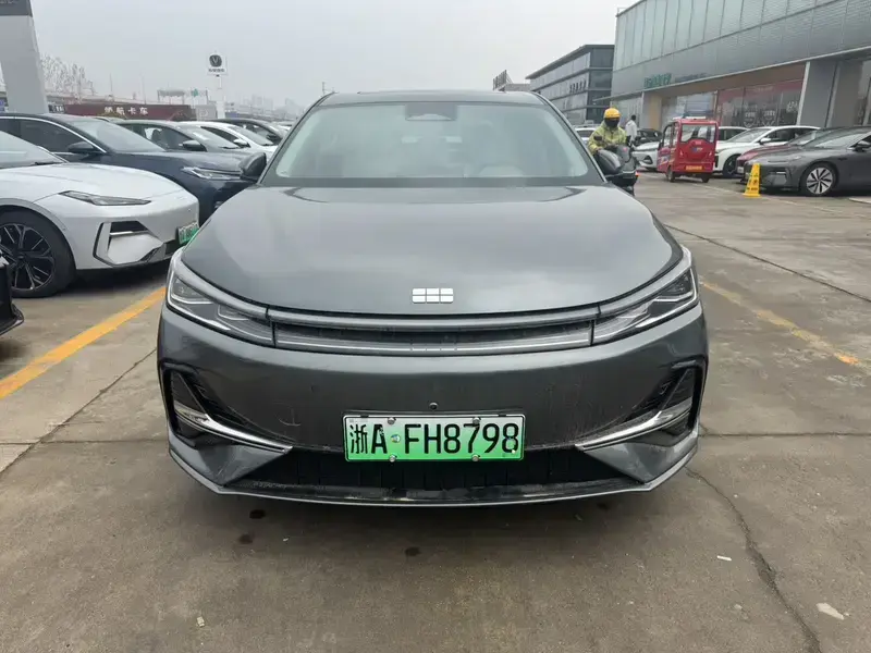 2025 Geely Galaxy A7 с пробегом 4 700 км