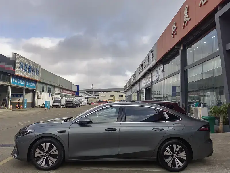 2025 Geely Galaxy A7 с пробегом 2 800 км