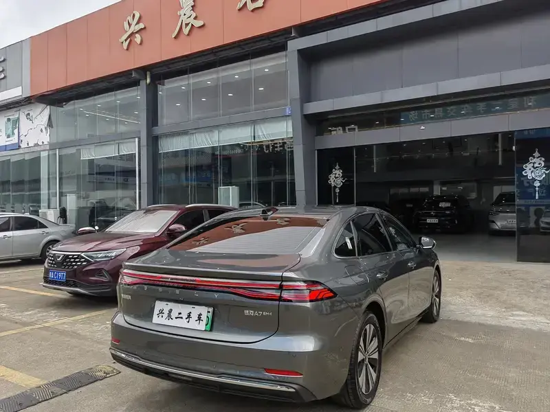 2025 Geely Galaxy A7 с пробегом 2 800 км