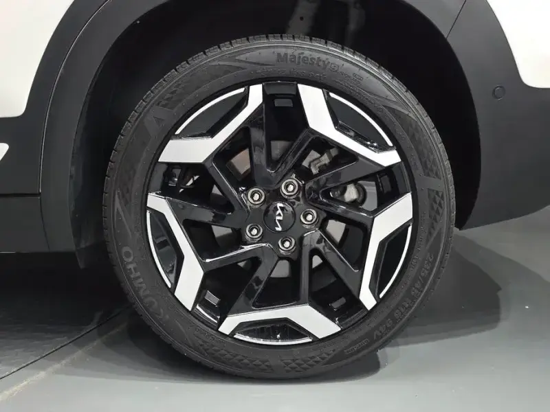 2025 Kia Seltos с пробегом 7 713 км