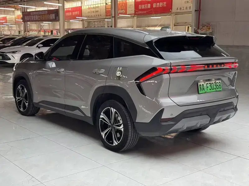 2023 Geely Galaxy L7 с пробегом 27 000 км