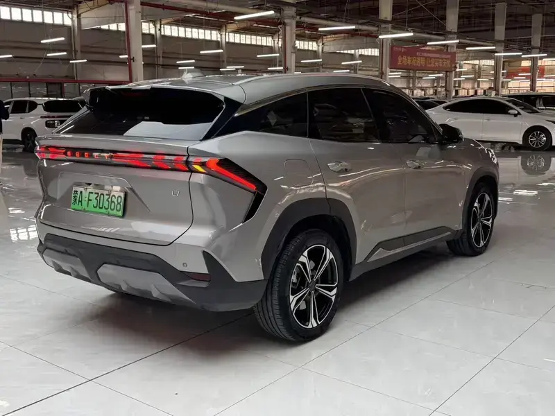 2023 Geely Galaxy L7 с пробегом 27 000 км
