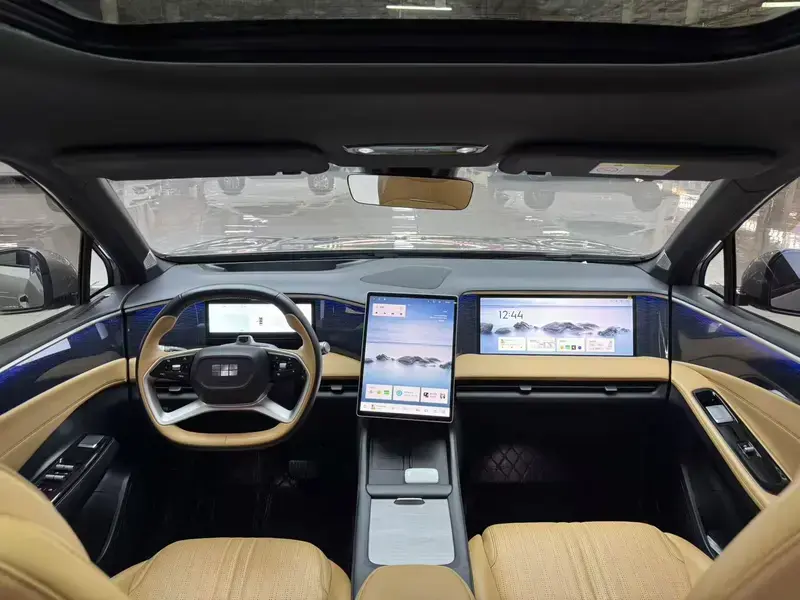 2023 Geely Galaxy L7 с пробегом 27 000 км