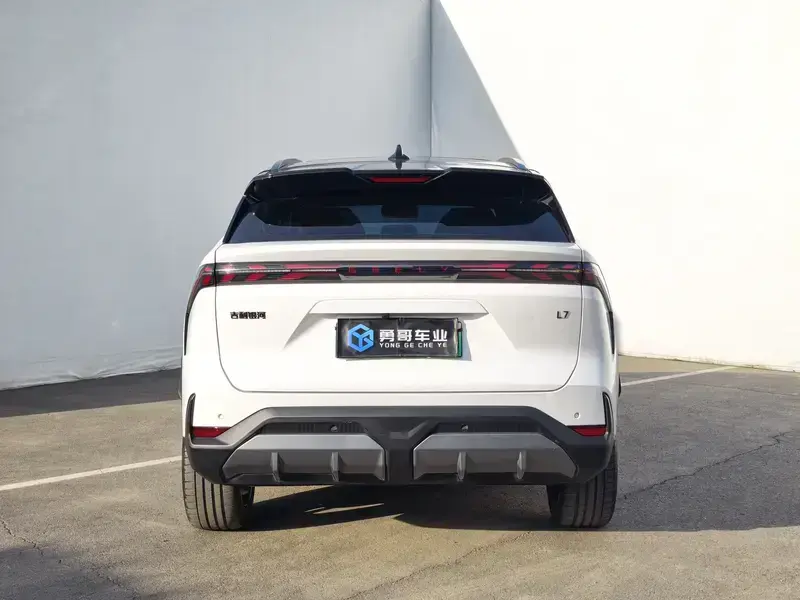 2023 Geely Galaxy L7 с пробегом 60 000 км