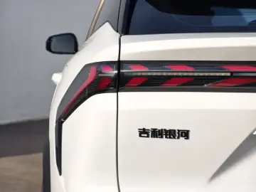 2023 Geely Galaxy L7 с пробегом 60 000 км