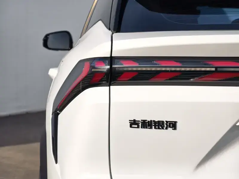 2023 Geely Galaxy L7 с пробегом 60 000 км