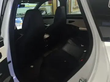 2023 Geely Galaxy L7 с пробегом 76 000 км