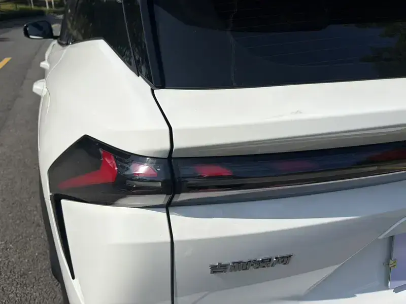 2023 Geely Galaxy L7 с пробегом 48 000 км
