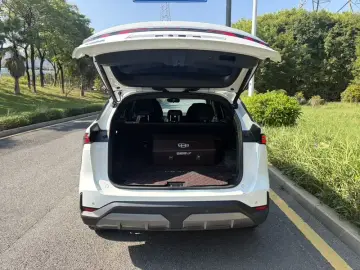 2023 Geely Galaxy L7 с пробегом 48 000 км